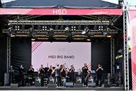 On 14 May 2022, Hochschule Düsseldorf – University of Applied Sciences (HSD) could finally celebrate its 50th anniversary – and the response exceeded everything all organisers had hoped for: Several thousand people came to celebrate during the day and well into the night, creating a unique atmosphere on campus and enjoying wonderful weather.